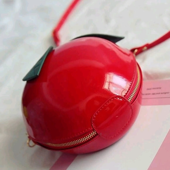 🍎 🔹️Apple  novelty red fruit shaped  crossbody shoulder Bag ✨️🍎 - Picture 6 of 12
